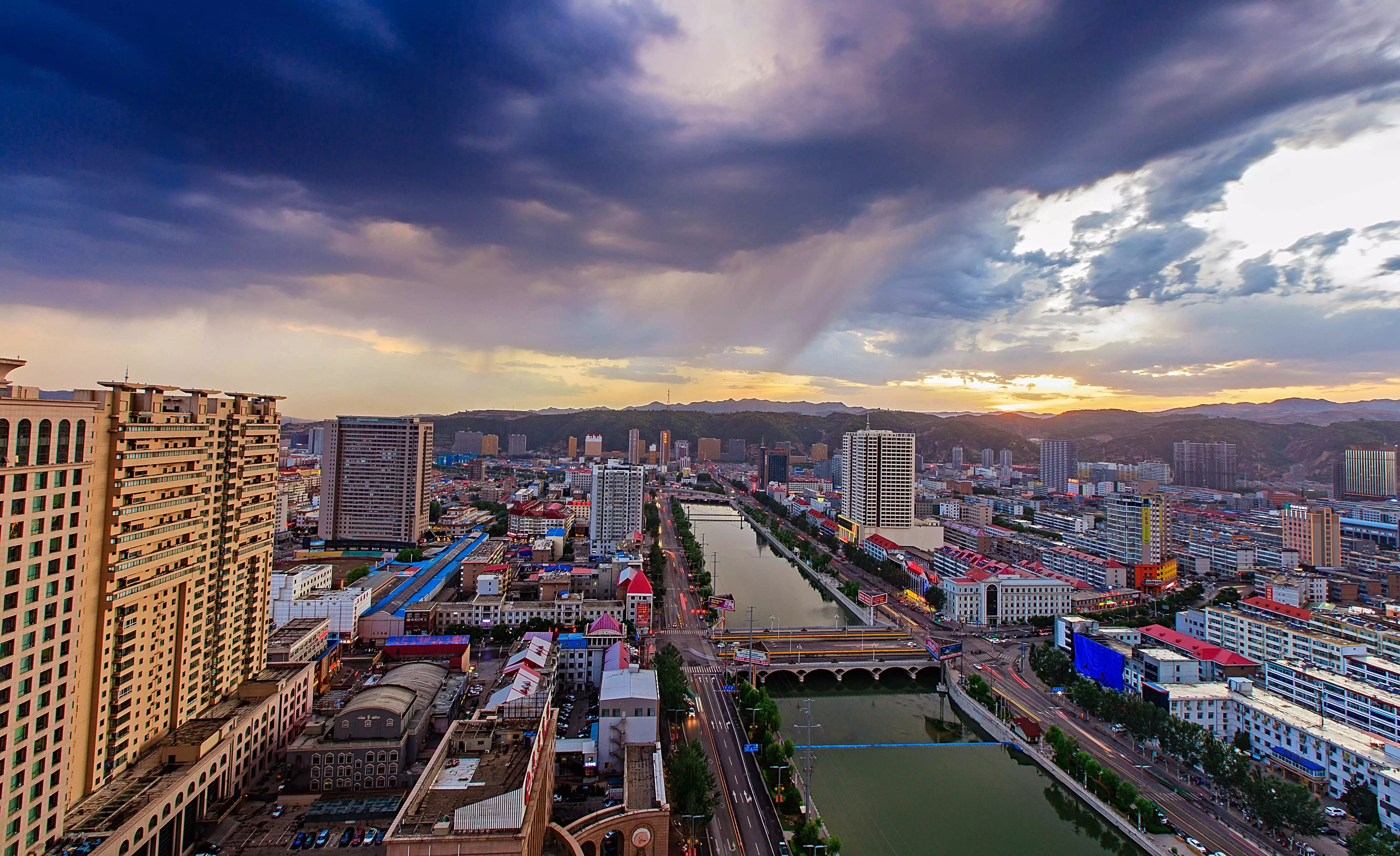 吕梁小巷深处的独特风味美食之旅